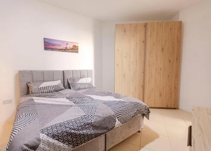 Large Swieqi Apartman